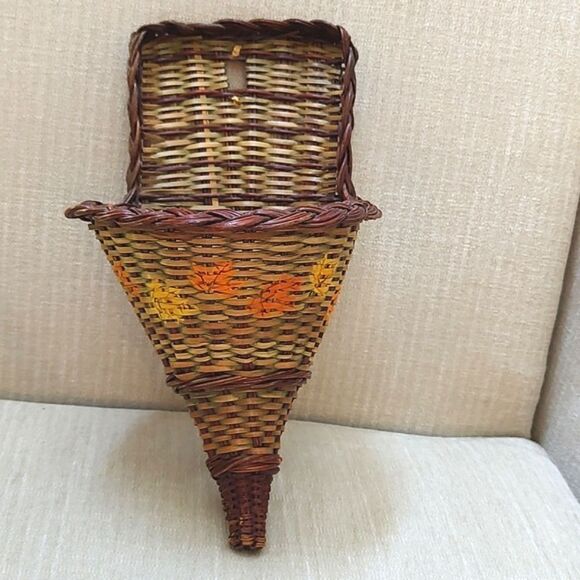 Wicker Cornucopia Basket Painted Fall Leaves Hanging Wall Pocket Decor Piece - Picture 1 of 10